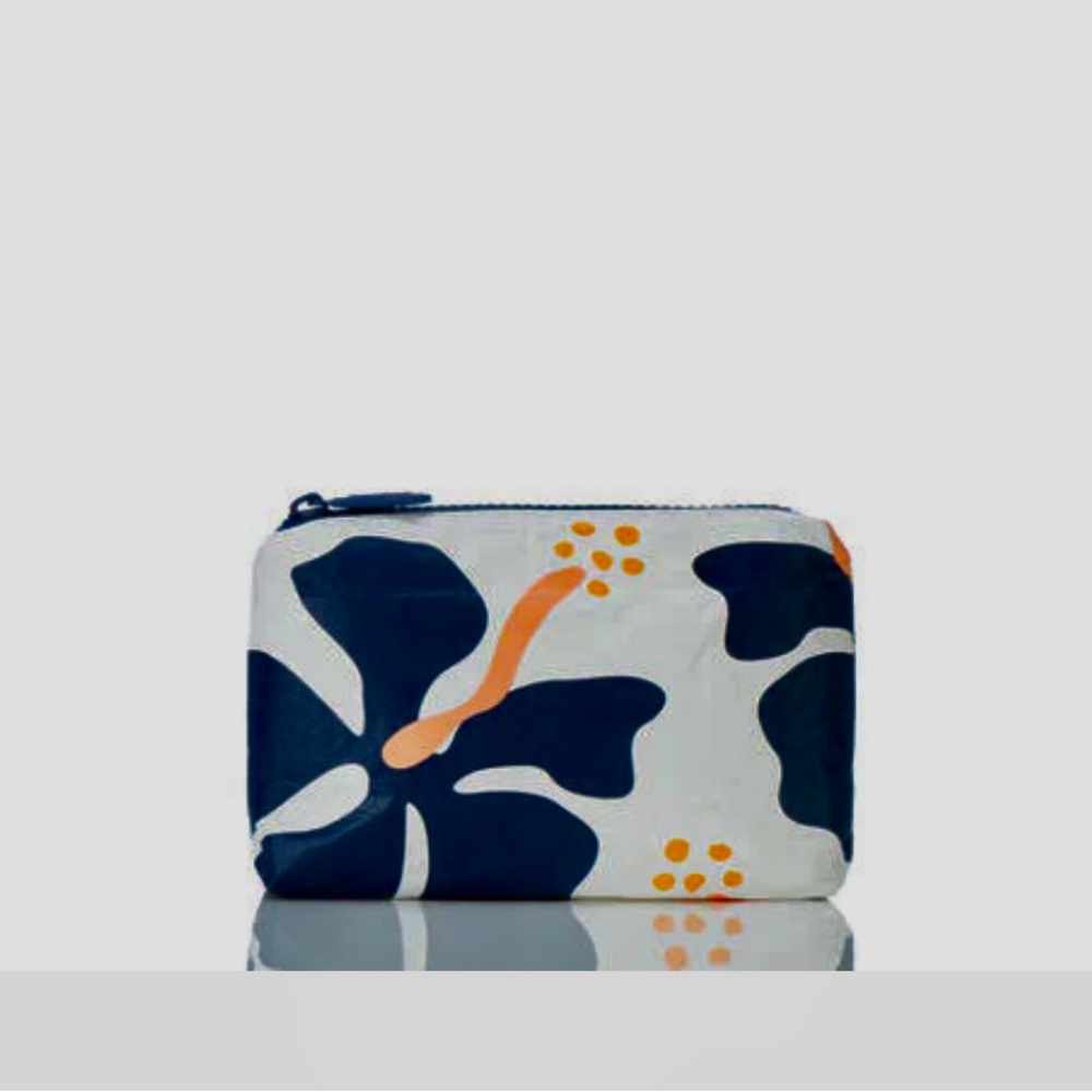 NWT Aloha Collection Mini Pouch Mo’orea